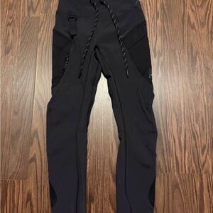 Lululemon Cargo Super-High-Rise Hiking Tight – Black – Size 4